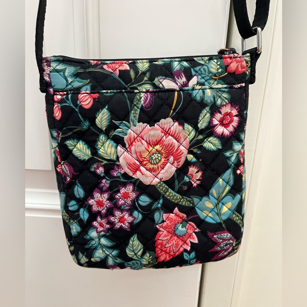 Vera Bradley Small Crossbody Floral credit card compartments - Picture 4 of 16